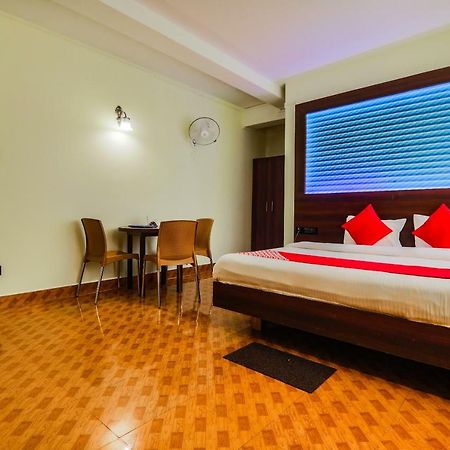 Oyo 11515 The Lily Guest House Σιλόνγκ Εξωτερικό φωτογραφία