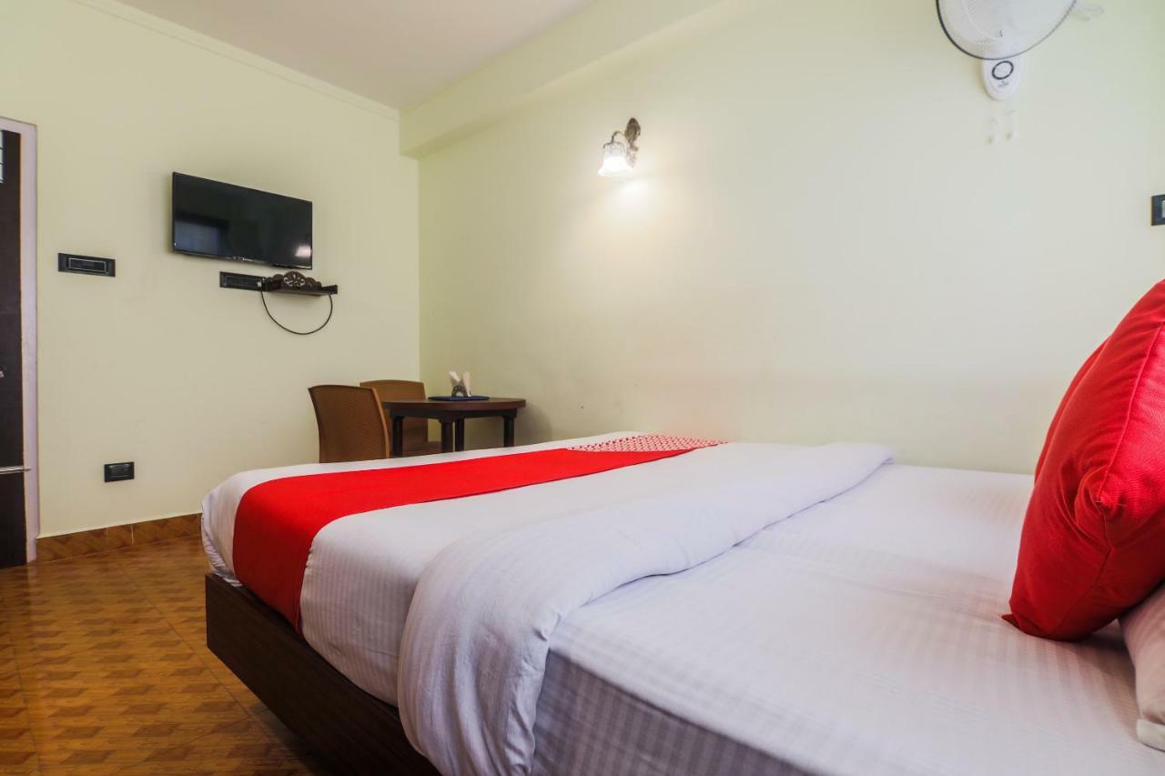 Oyo 11515 The Lily Guest House Σιλόνγκ Εξωτερικό φωτογραφία