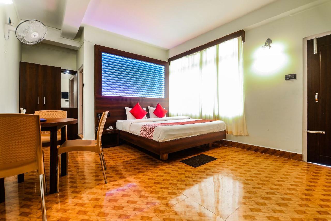 Oyo 11515 The Lily Guest House Σιλόνγκ Εξωτερικό φωτογραφία